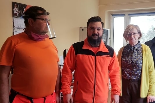 Employees of the Emergency medical services in Tarnowskie Góry in protective shields printed in 3D by 3DGence